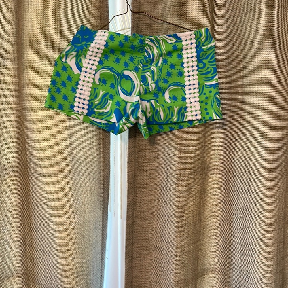 Like Brand New!!! Size 0 Lilly Pulitzer Limeade Roar of the Jungle shorts